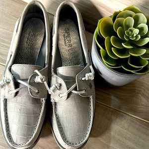 Sperry size 8 silver gray leather woman’s loafers shoes